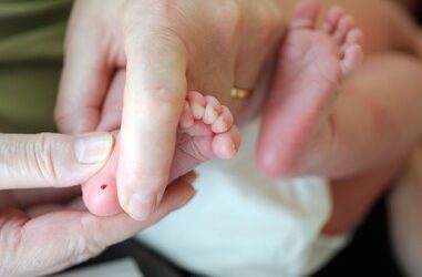 newborn heel prick test baby